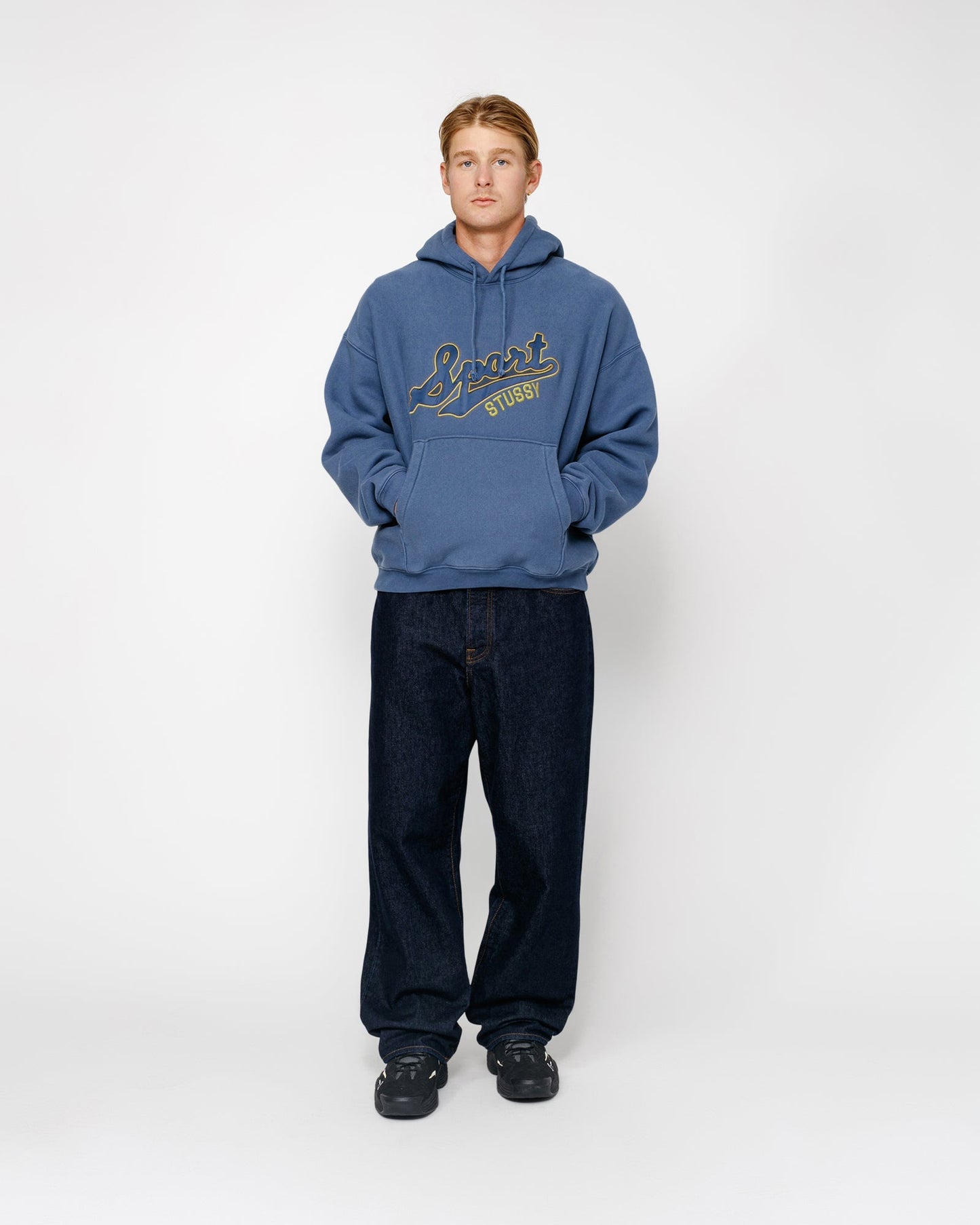 SWEAT À CAPUCHE ÉCUSSON SATIN